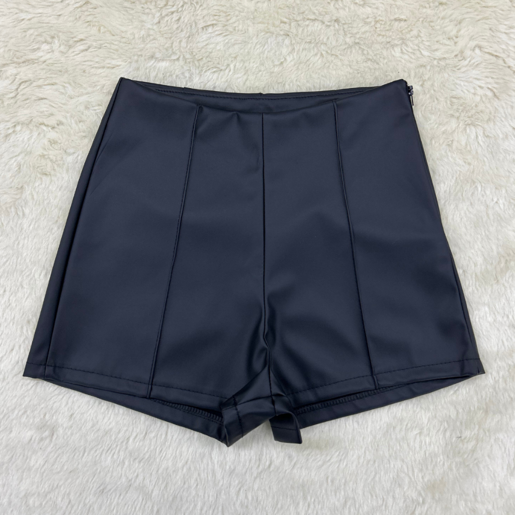 Short Couro Fake Infantil e Juvenil Casual, Cor Sólida Preto para Todos os Estilos, Versátil Verão
