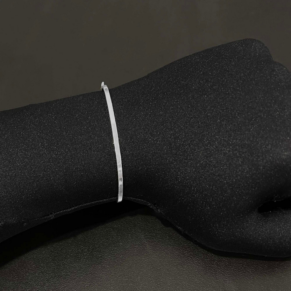 Bracelete Fino Delicado 19cm Liso Fecho Trava de Prata Italiana 925
