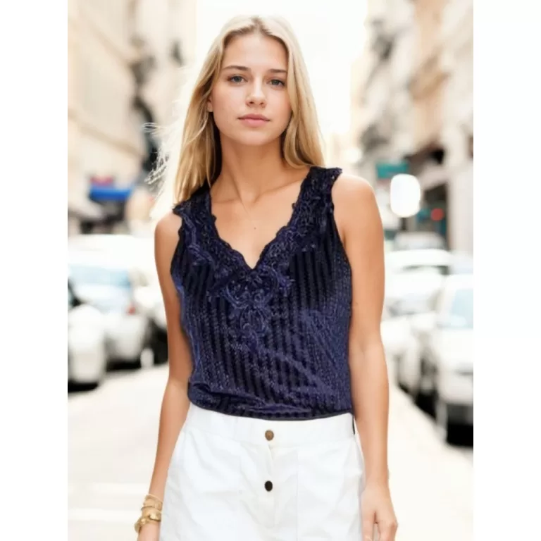 Body Feminino Decotado Sem Manga Veludo Detalhado 