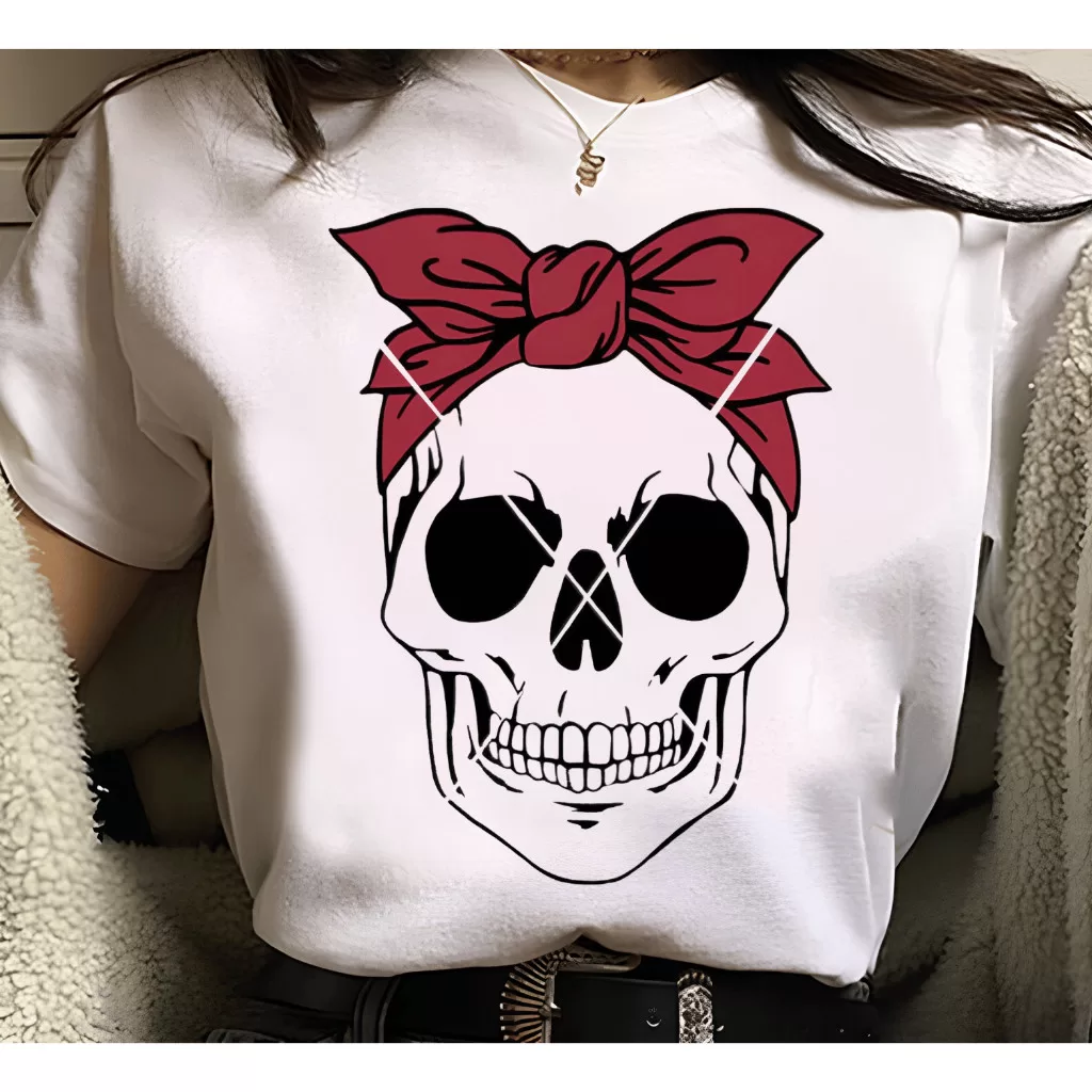 Camiseta caveira com laço vermelho feminina