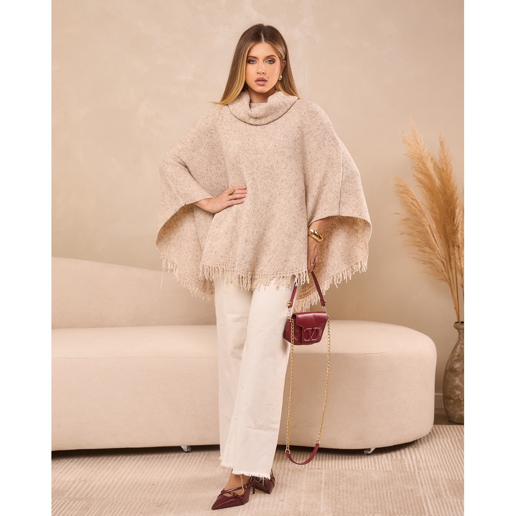 Poncho Feminino Tricô Mousse Franjas na Barra Gola Alta Amplo Elegante Outono
