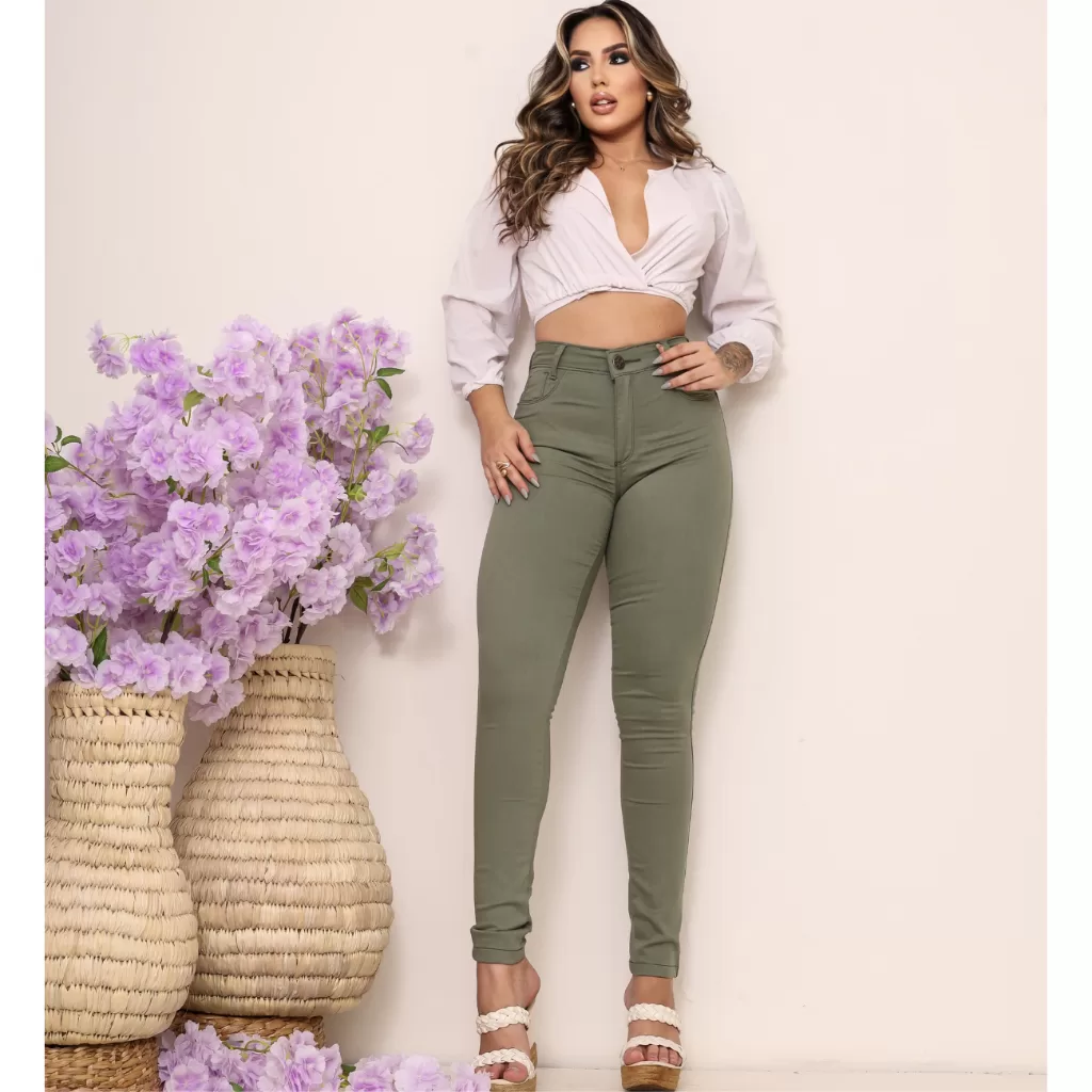 calça skinny feminina no brim verde militar/elastano levanta bumbum modeladora cintura alta premium