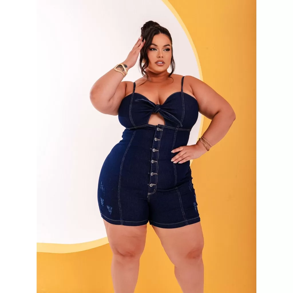 Macaquinho Jeans Feminino Plus Size