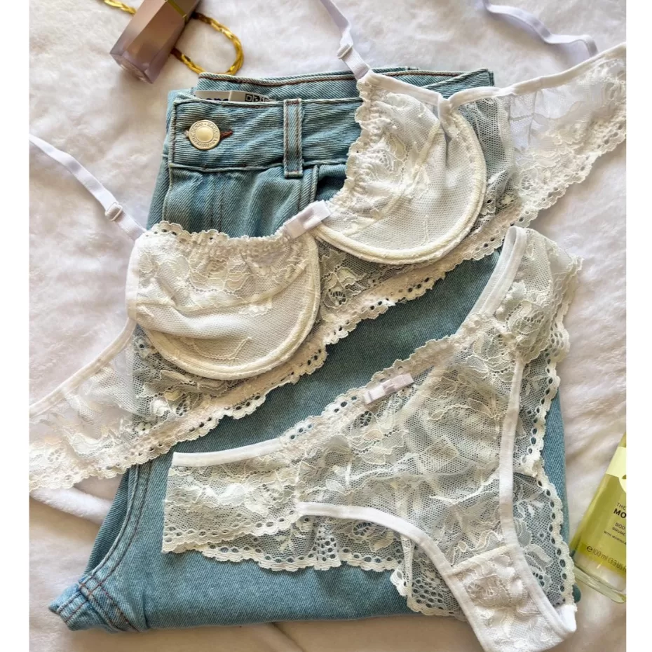 Conjunto Plus Size Sutiã Sem Bojo em Renda Calcinha Lingerie Feminina Confortável Ajustável Edumara