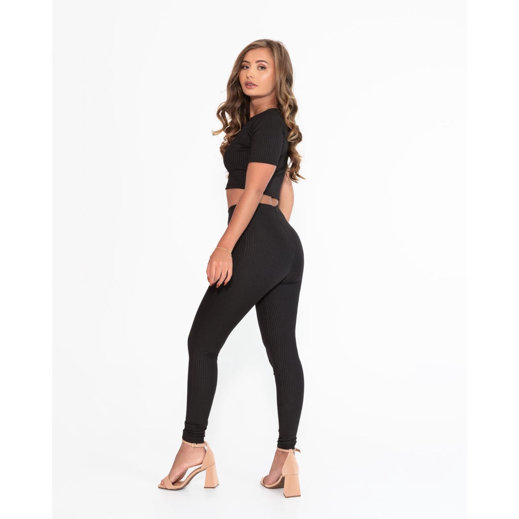 Conjunto canelado cropped manga curta