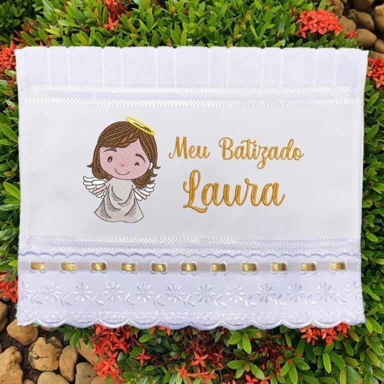 Toalhinha de Batizado Anjinha Bordada Com Nome Pre