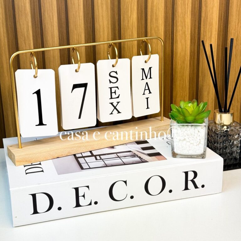 Calendário de Mesa Decorativo com Plaquinhas Pret