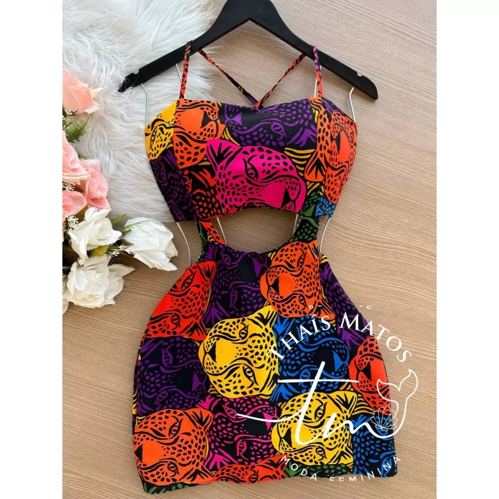 Vestido Macaquinho Feminino Estampa Tropical Tecido crepe Contém bojo alça fina Amarra atrás