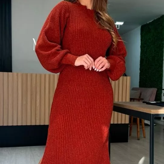 Vestido midi tricô mousse manga bufante fenda lat