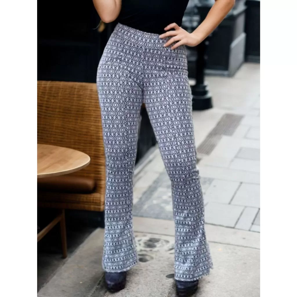 Calça Flare Jacquard Cós Alto Estampa Geométrica Blogueira