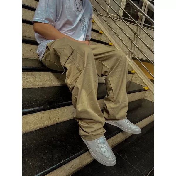 Calça cargo caqui e bege larga estilo skate 6 bol