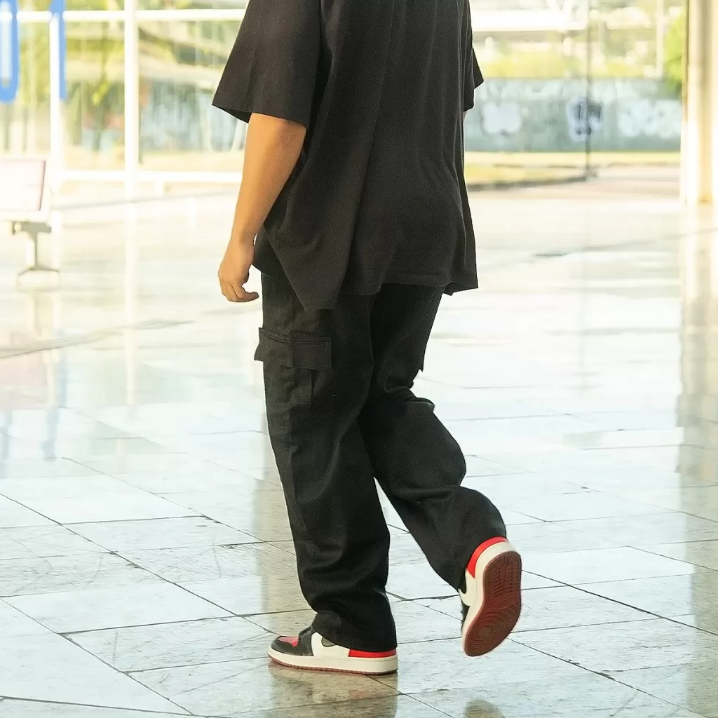 Kit 3 Calça Cargo Larga Skate Unissex Bolso Lateral Fechamento Cordão Jeans Sarja Diversas Cores – e