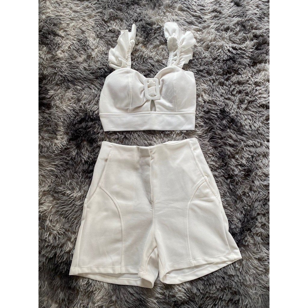 Conjunto Cropped e Short com Detalhe Charmoso no Decote