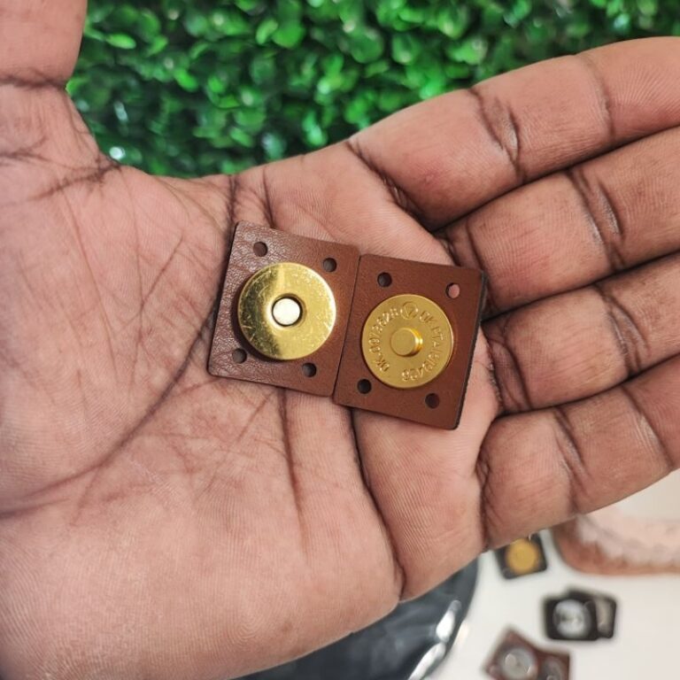 Botão Imantado com acabamento sintético – 