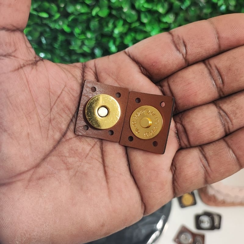 Botão Imantado com acabamento sintético – kit com 4 unidades