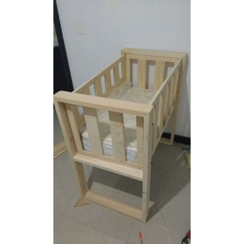 Berço de madeira pinus..