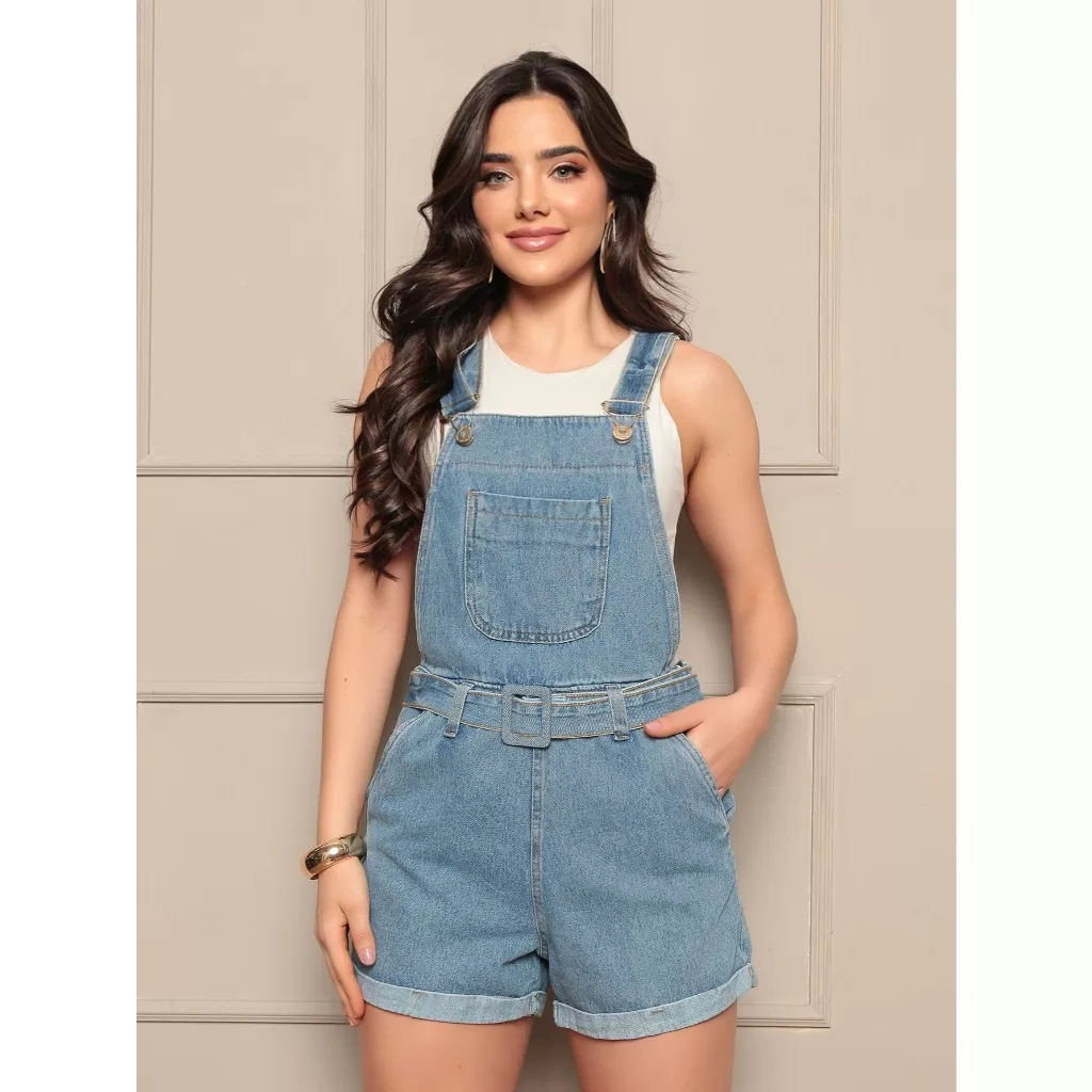 Jardineira com cinto Jeans Feminina com Alça e Fivela Macaquinho Short