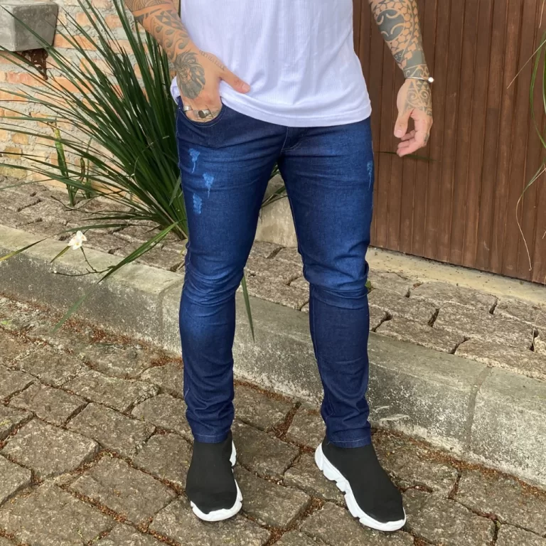 Calça Jeans Escura com Puídos Laterais Macia com
