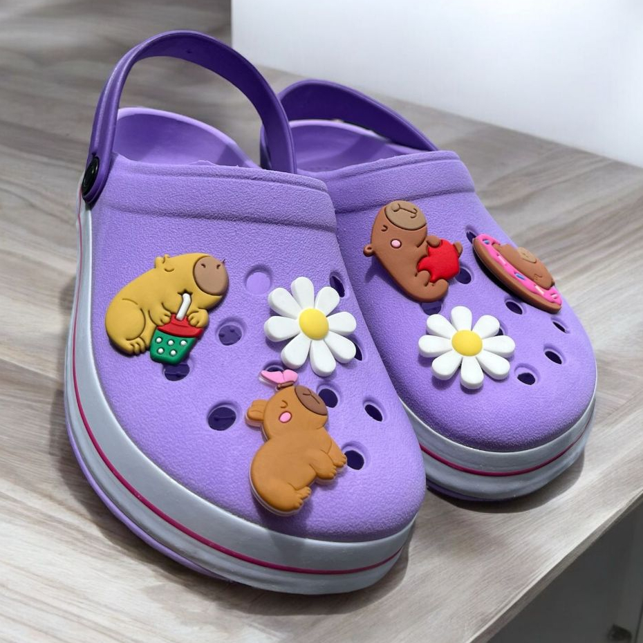 Babuche Fachetado Infantil E Adulto Kit + 4 Bottons Capivara Leve e Confortável Frio