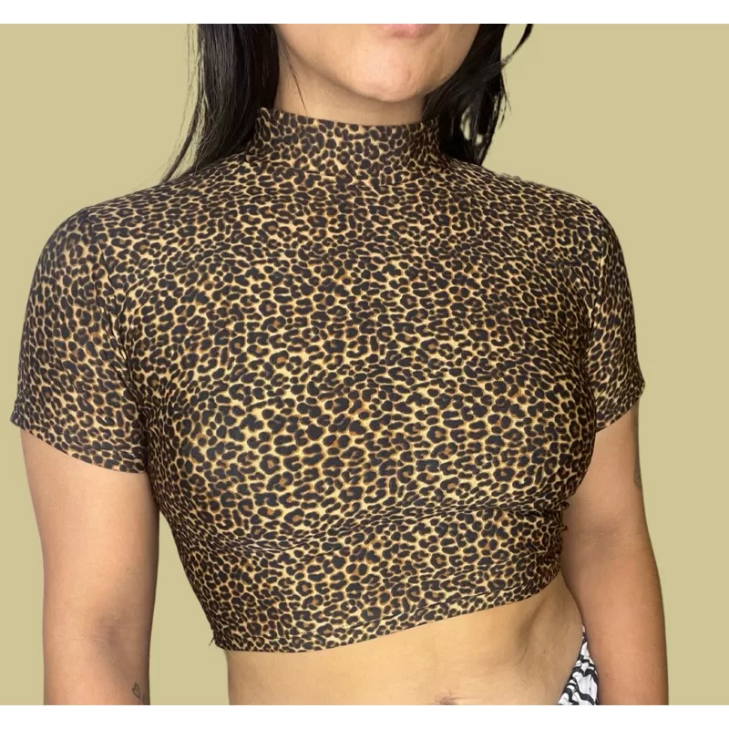 Cropped T Shirt Academia Manga Curta Suplex Gola Alta Preto Branco Verão Moda Blogueira Mod Promoção