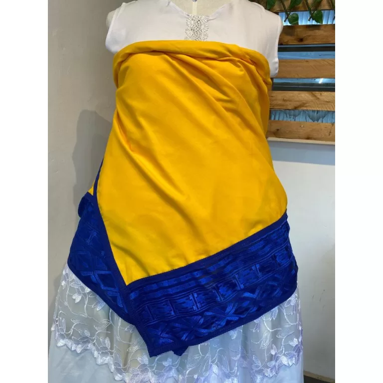 pano de costa amarelo com renda azul