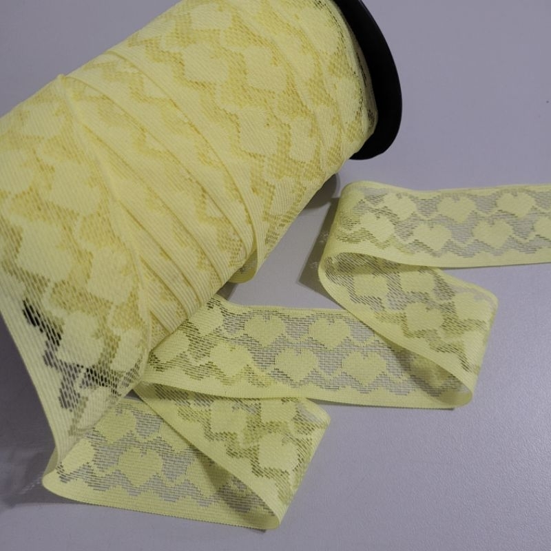 Renda Rígida 4cm Coração Amarelo Bebê Claro Coraçãozinho Pet Artesanato Vestido Armarinho Não Estica