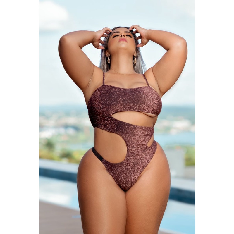 Maiô Luxo em Lurex, com Recortes Modernos e Elástico Personalizado Plus Size