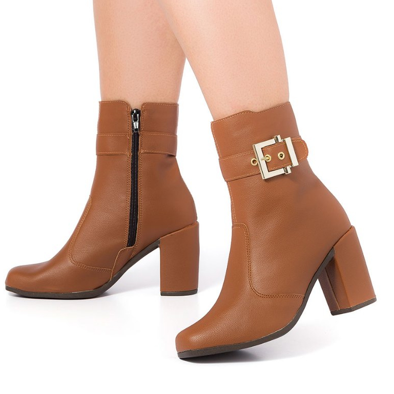 Bota Feminina Salto Alto Grosso Fivela Bico Quadra