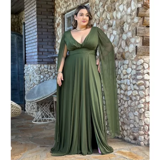 Vestido Longo De Festa Plus Size Com Decote Transp