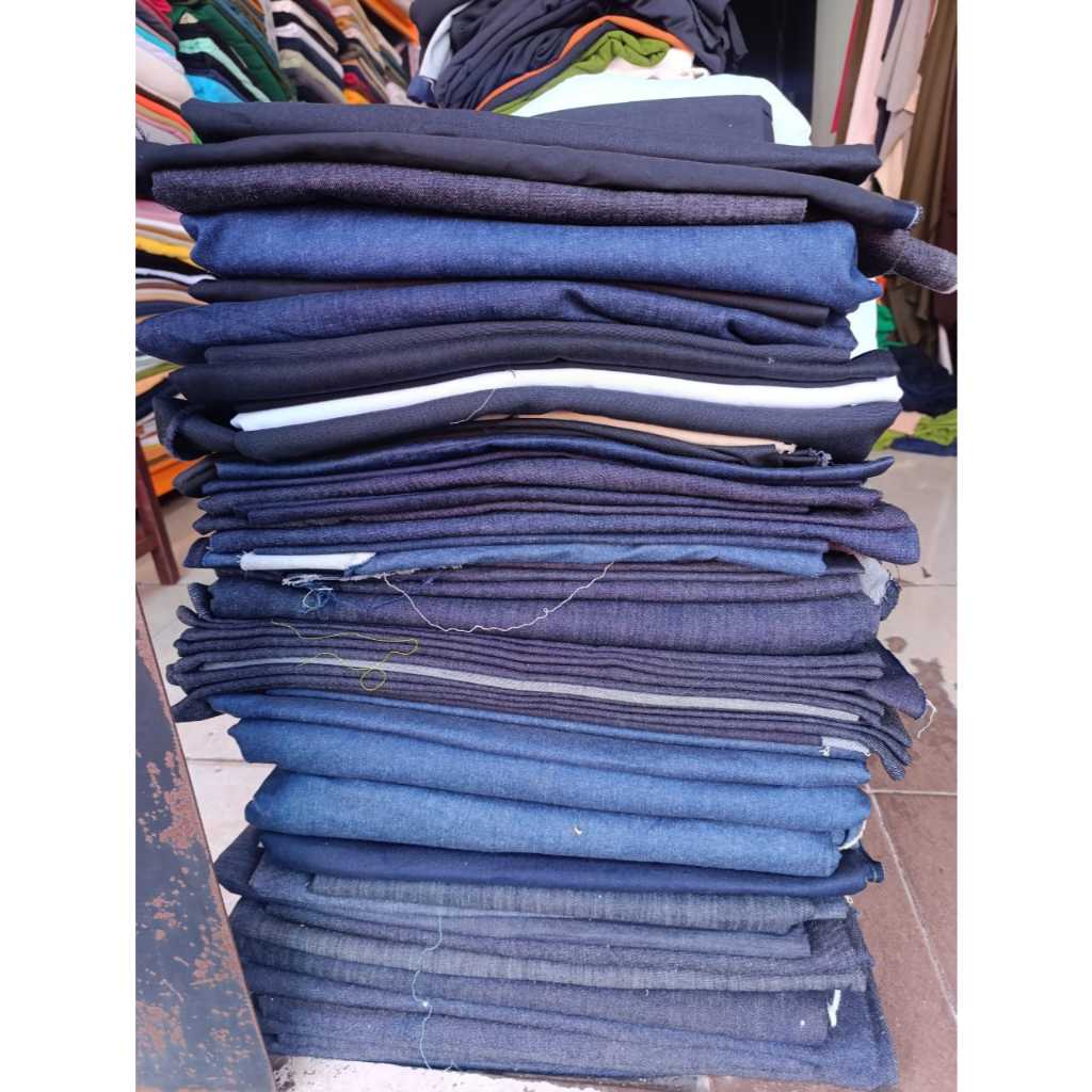 retalhos de jeans para tapete e artesanato e bermudas