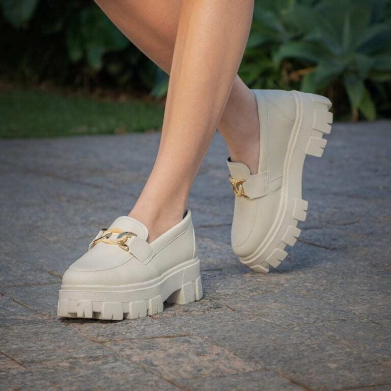 Mocassim Feminino Tratorado GuGi Com Metal Oxford 