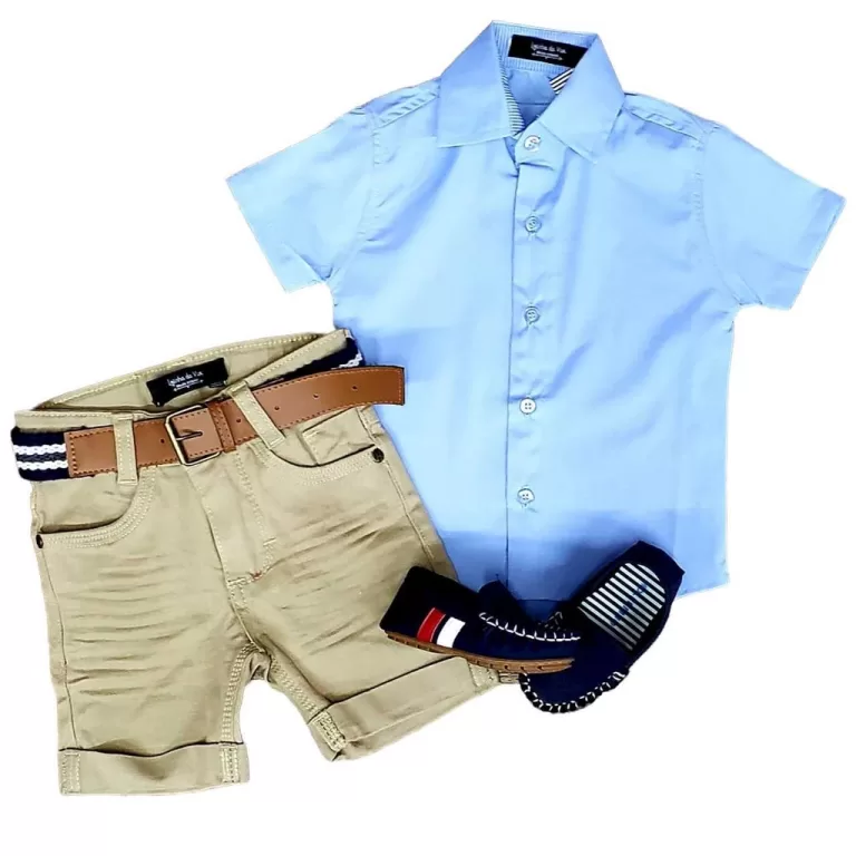 Bermuda Areia com Camisa Azul Claro