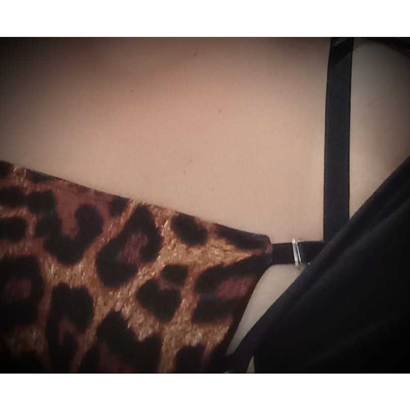 Tapa Decote Animal Print Estampa Pintada Duplo Lado Preto e Onça