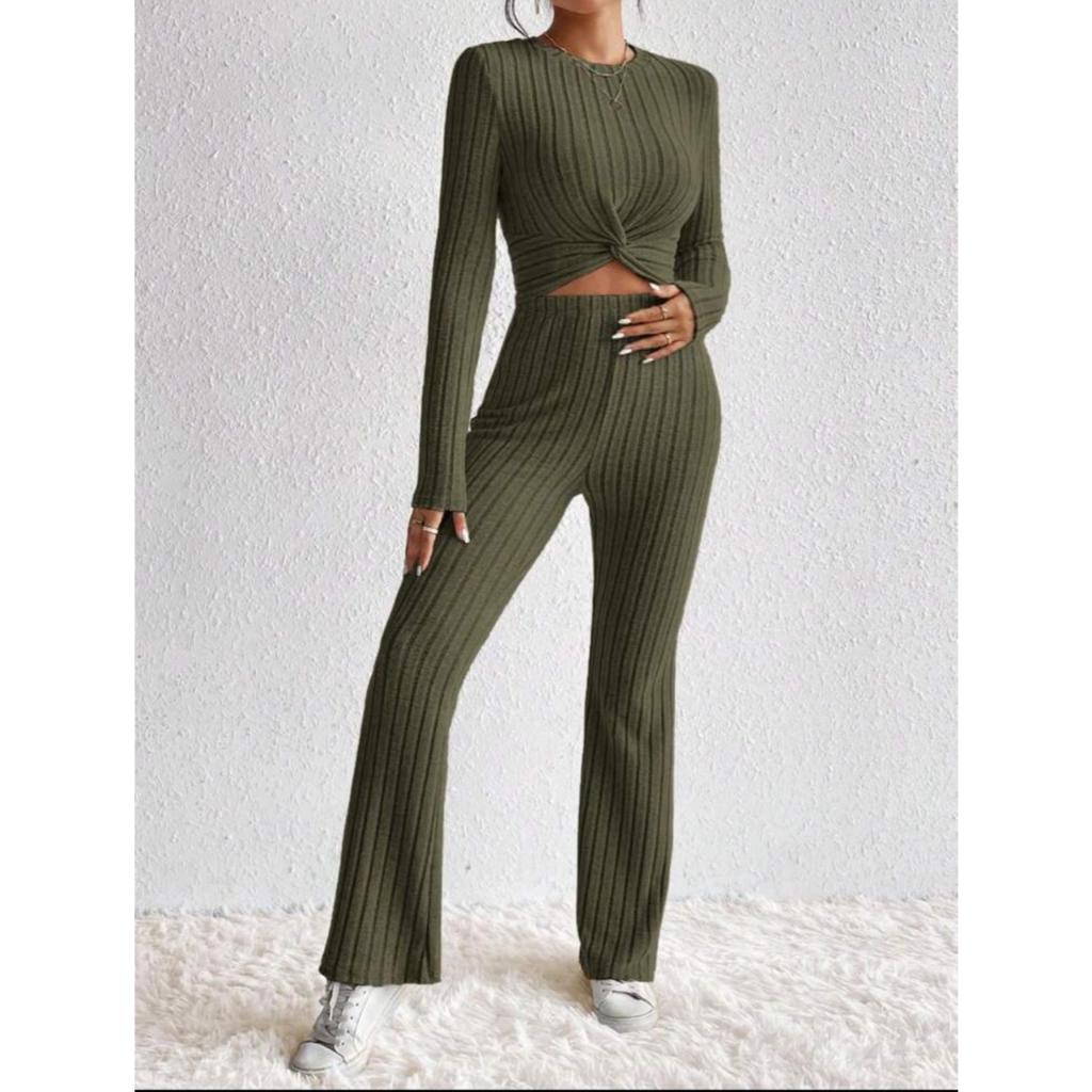 Conjunto de calça e blusa com nó