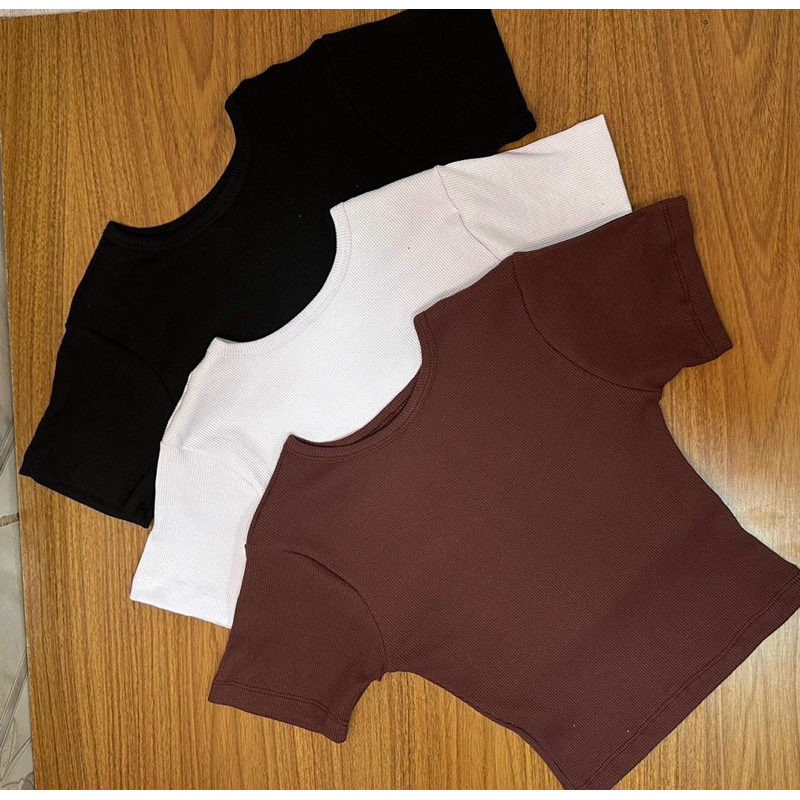 Kit 3 Cropped Manga Curta Canelado Manguinha Gola Redonda Ribana Canelada Algodão Blusinha Curta Cam