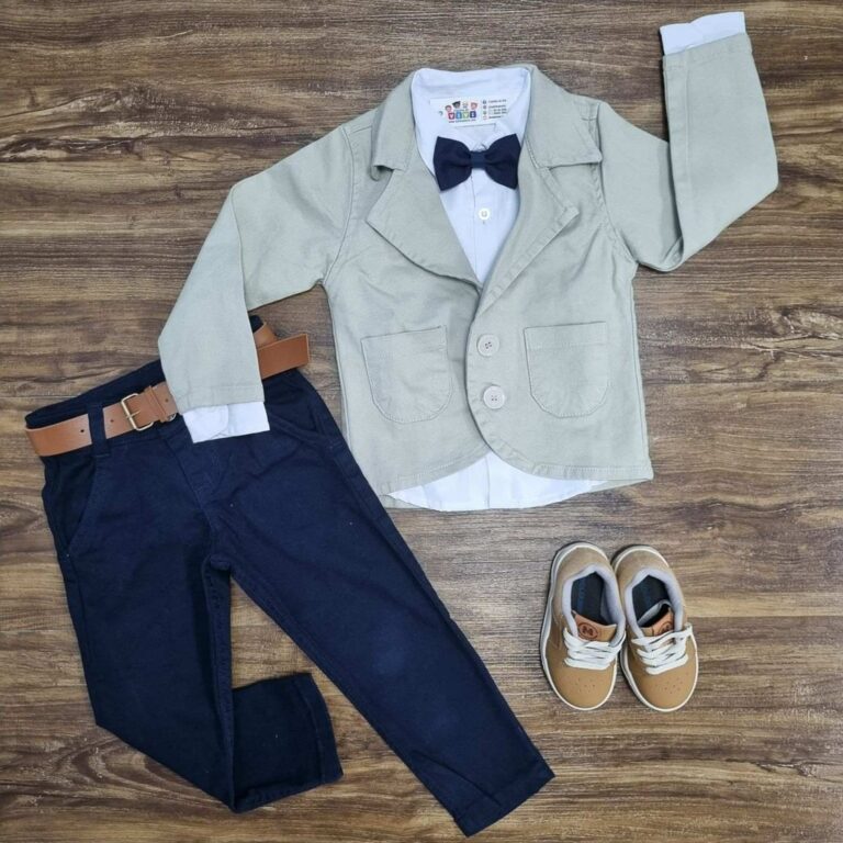 Blazer Nude com Camisa e Calça Azul Infantil