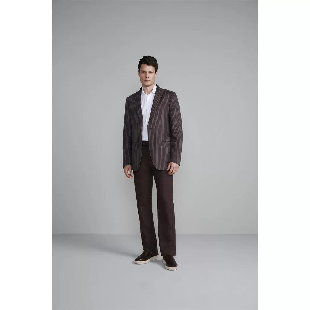 Blazer Alfaiataria Risca de Giz Slim Fit – Marrom Café