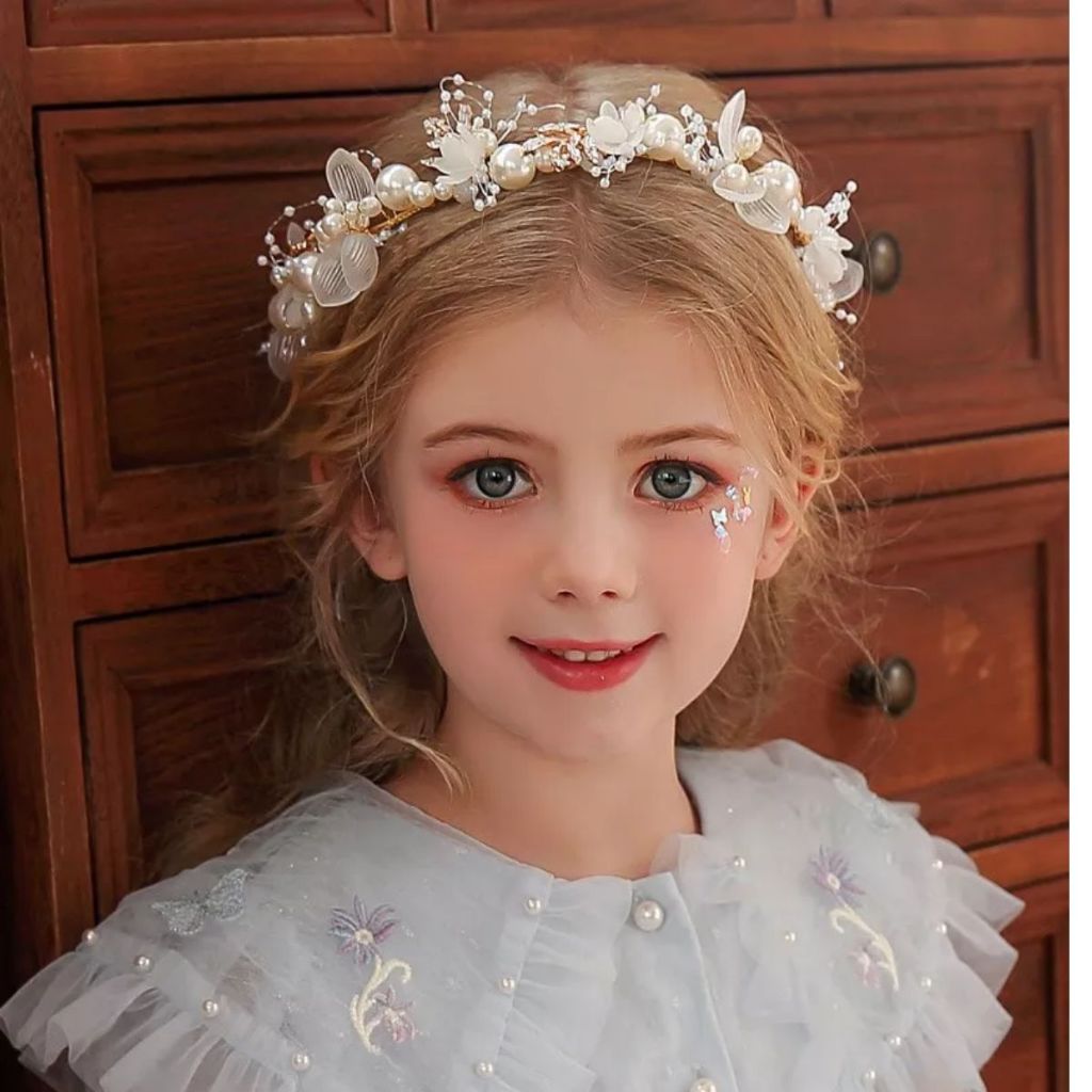 Tiara Daminha de Honra Infantil Enfeite Festa Coroa de Flores e Perolas Arranjo Dourado e Branco