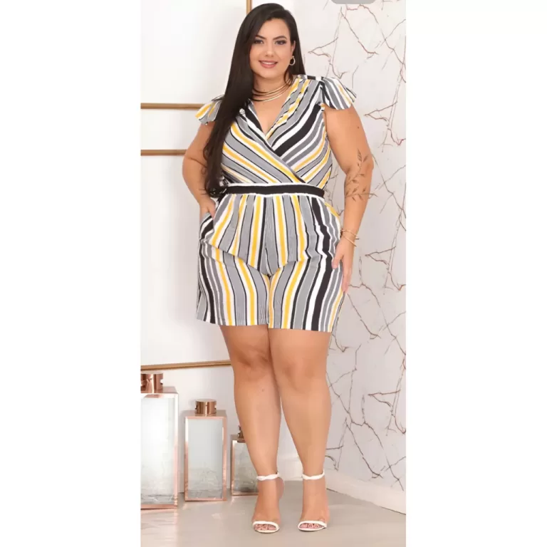 Macacão Maquinho Plus Size Feminino Listrado Deta