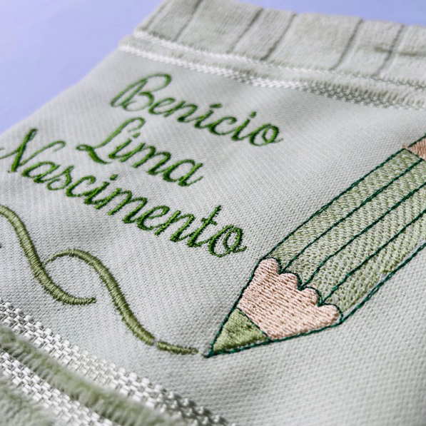 Toalha Bordada Personalizada Lápis Volta as Aulas