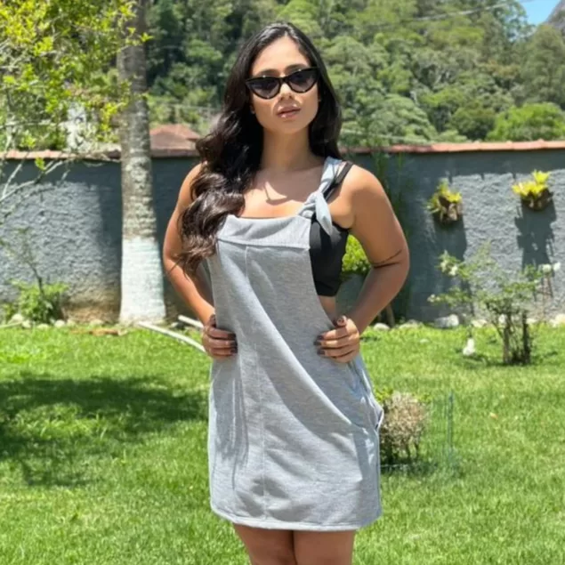 Jardineira Feminina Saia Curta Com Bolsos Laterais