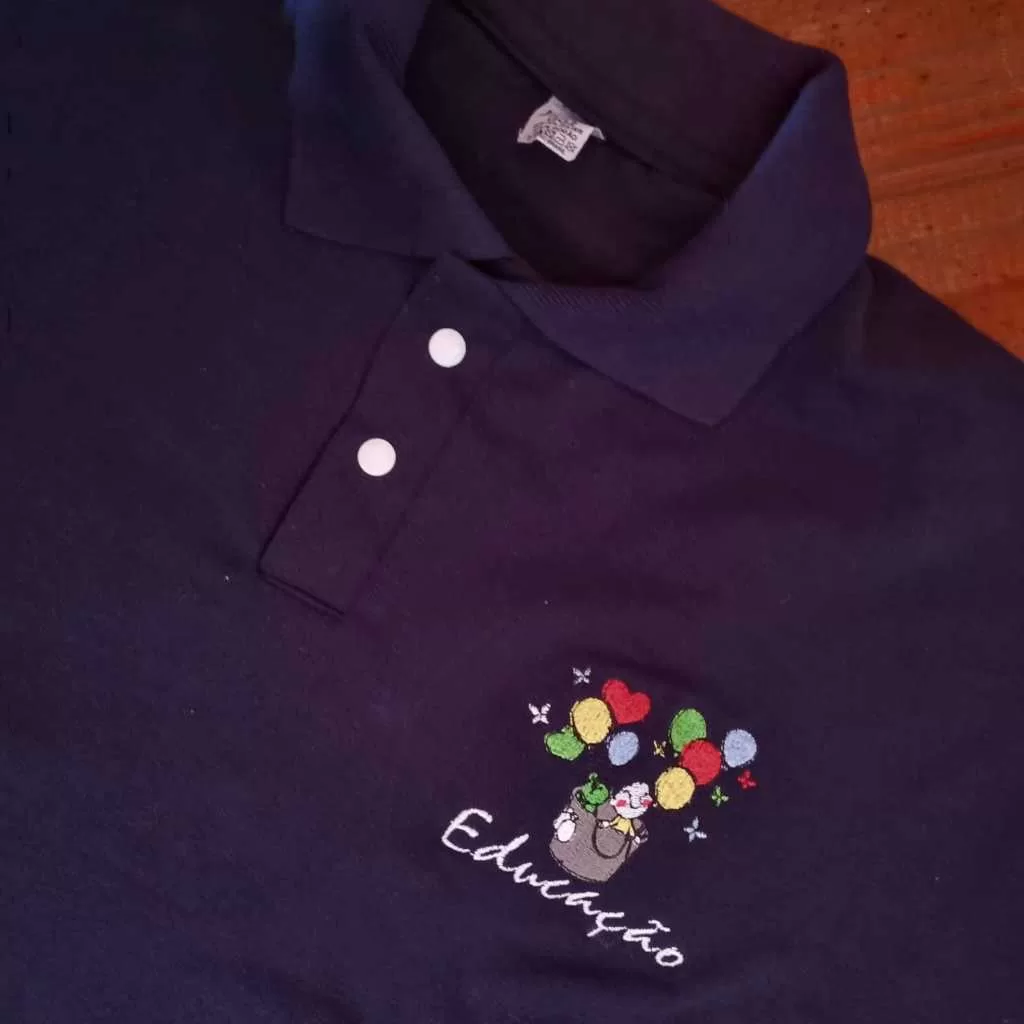 Camiseta pólo Educação, professora. Balão. adulto e plus size