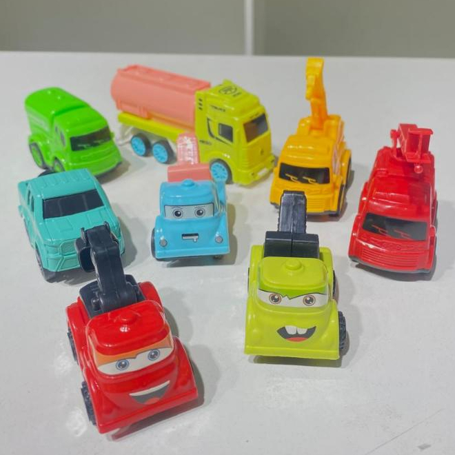 KIT 8 Carrinhos de Guincho de Brinquedo  Divertido