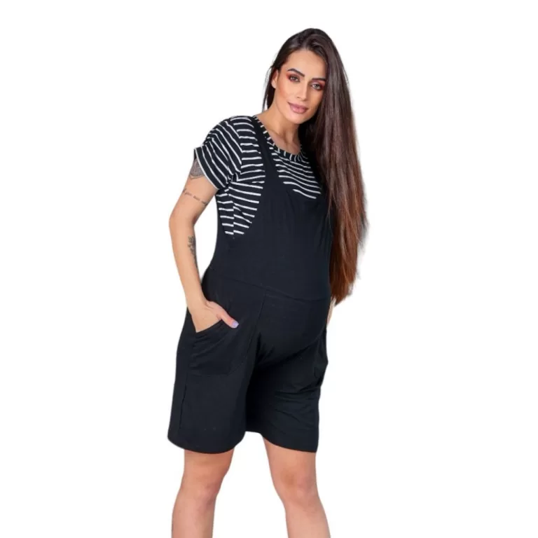 Jardineira Curta com blusa listrada  Moda gestante