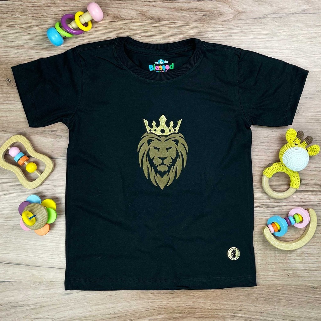 T-Shirt Infantil Preta Coroa Leão Veludo