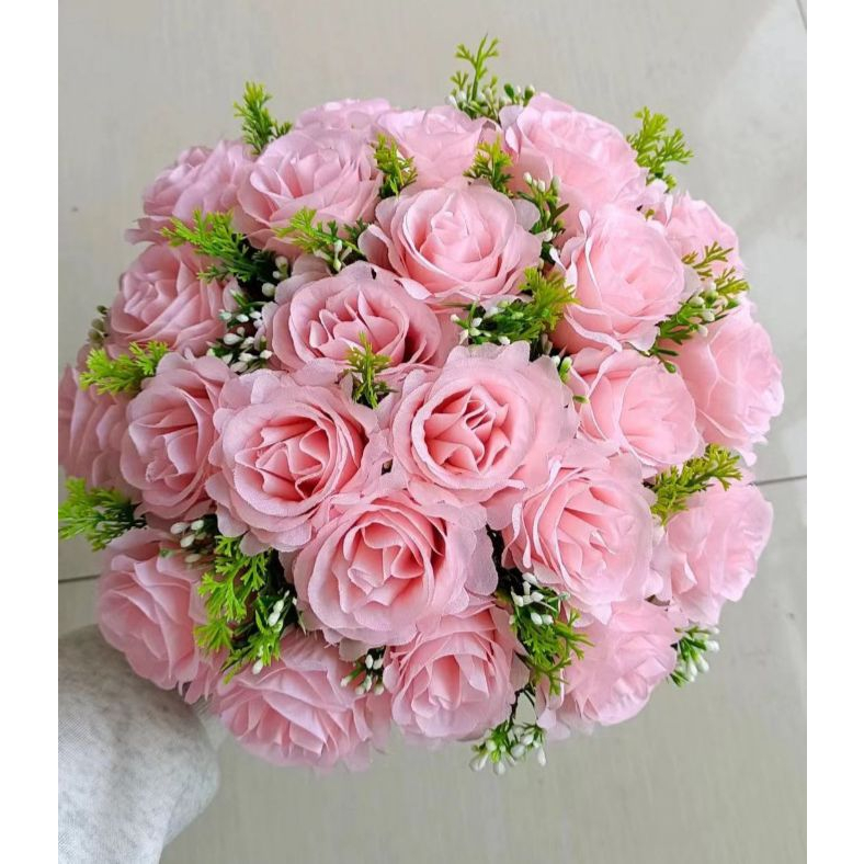 Buquê de rosas com folhagem C/24