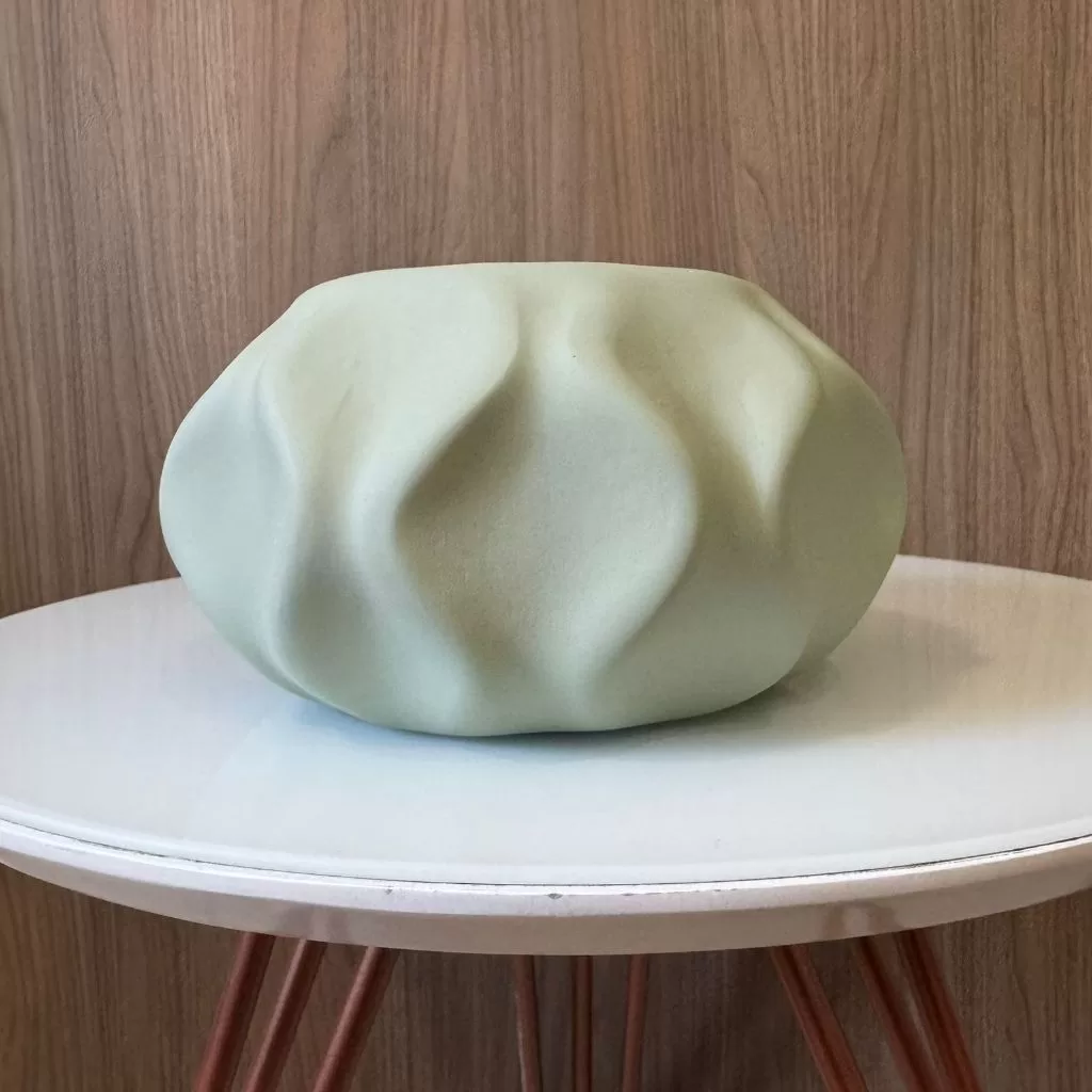 Vaso cachepot verde acetinado onda ondulação 3D enfeite mesa