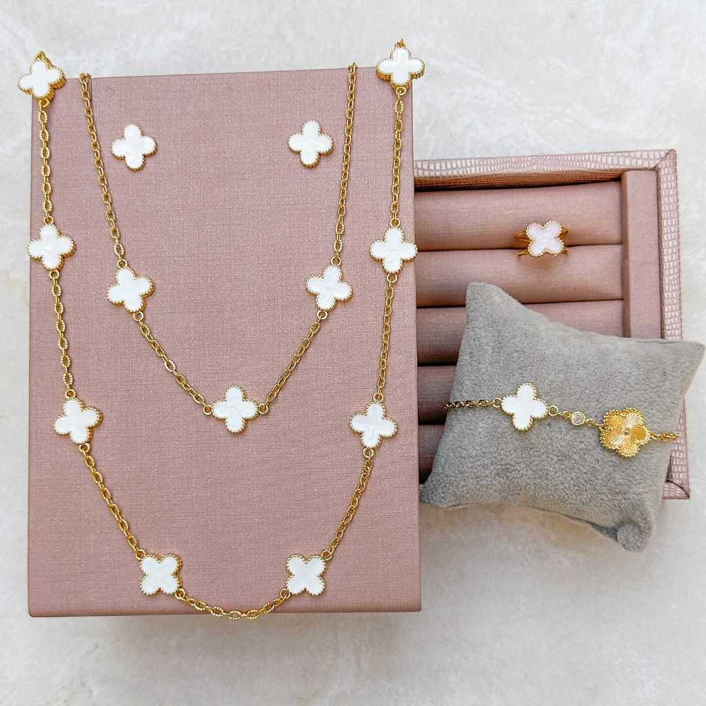 [ SEMI JOIA ] Kit 5 Peças Trevo Branco Colar Pulseira Brinco Anel Trevos Banho Ouro 18k Alto Padrão