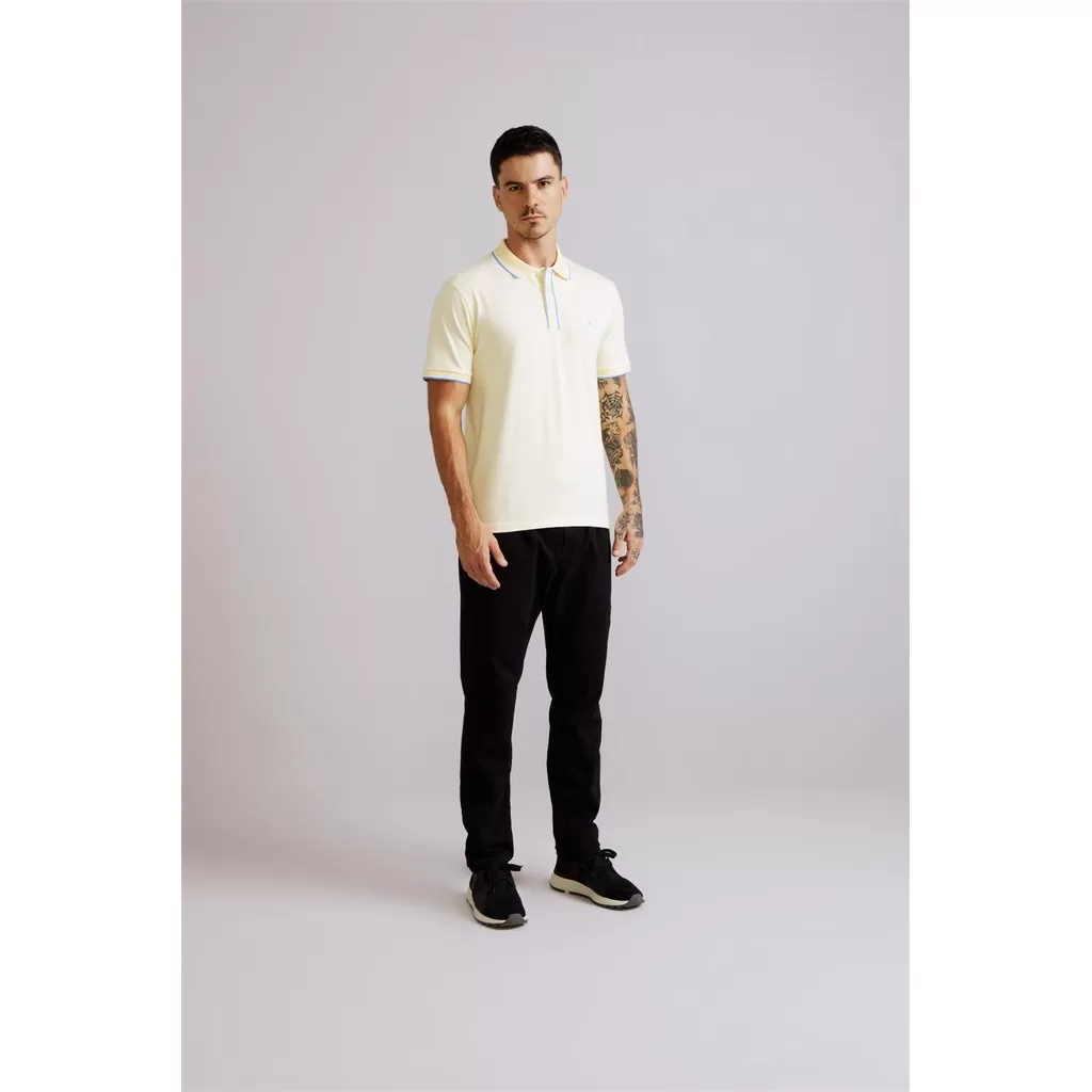 Camisa Polo Comfort Malha – Marrom Amêndoa / Branco