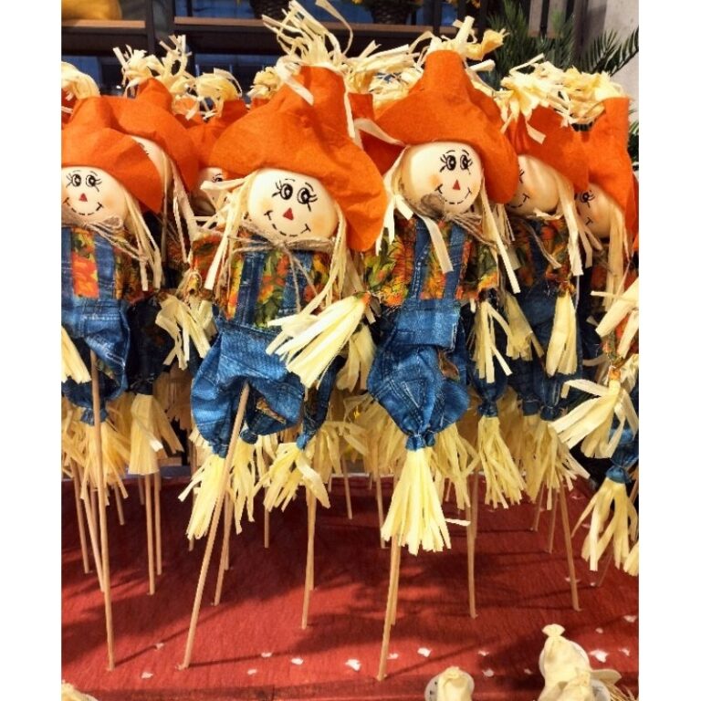 Decoração de festa junina: espantalhos coloridos